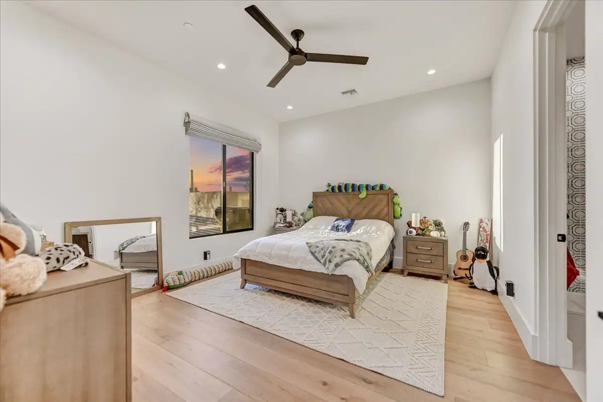 Fourth bedroom