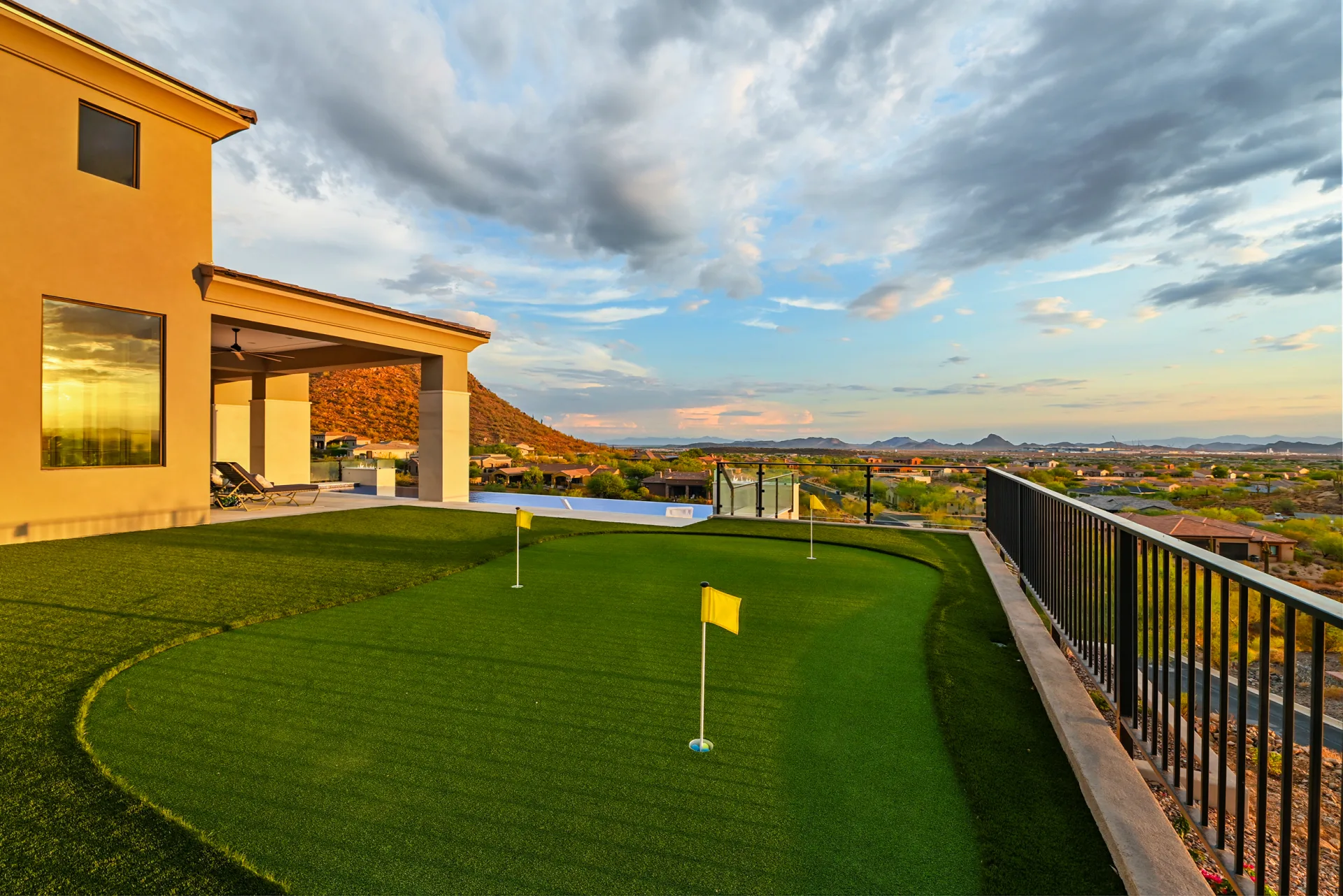 Praiano Way putting green