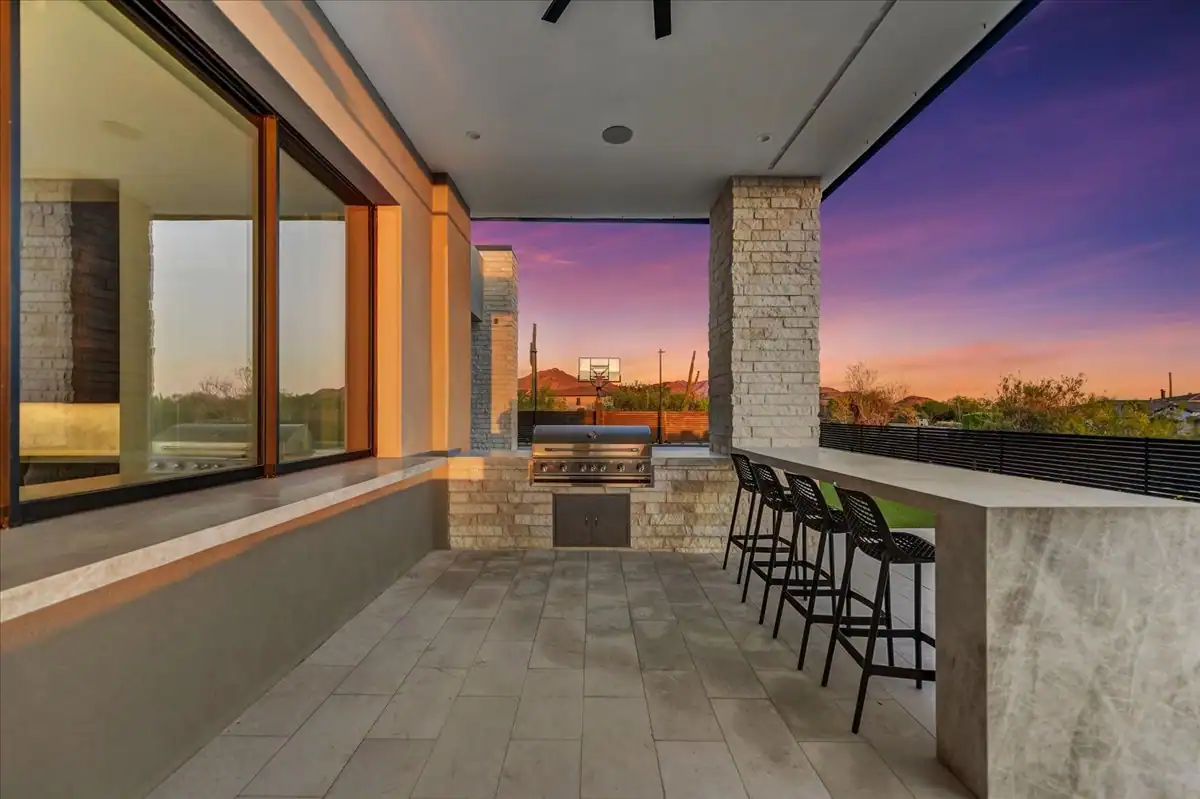 Built-in outdoor grill