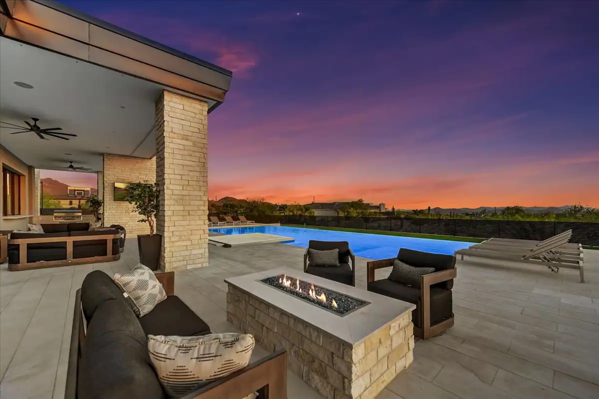 Covered patio with firepit