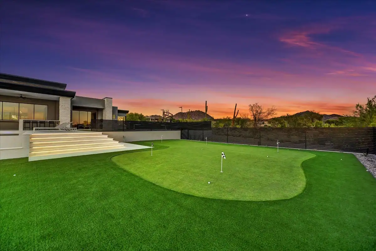 Private putting green