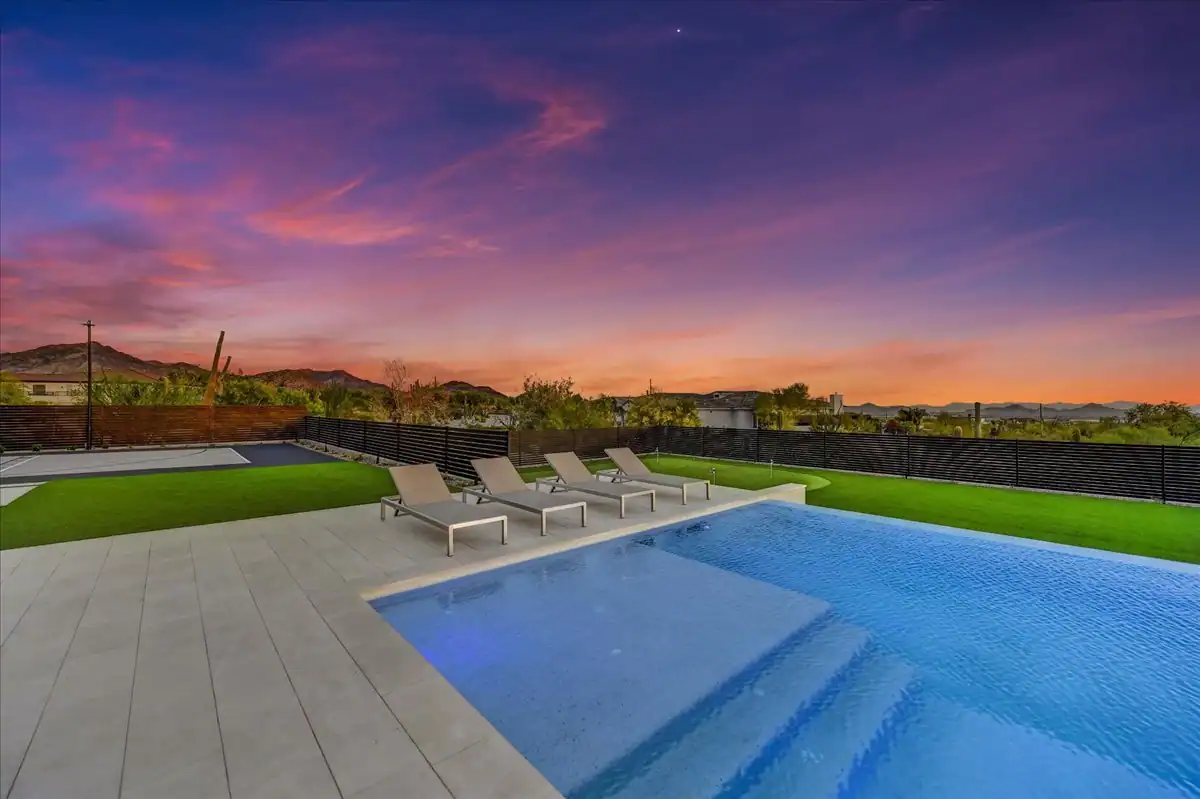 Pool entry with custom tile