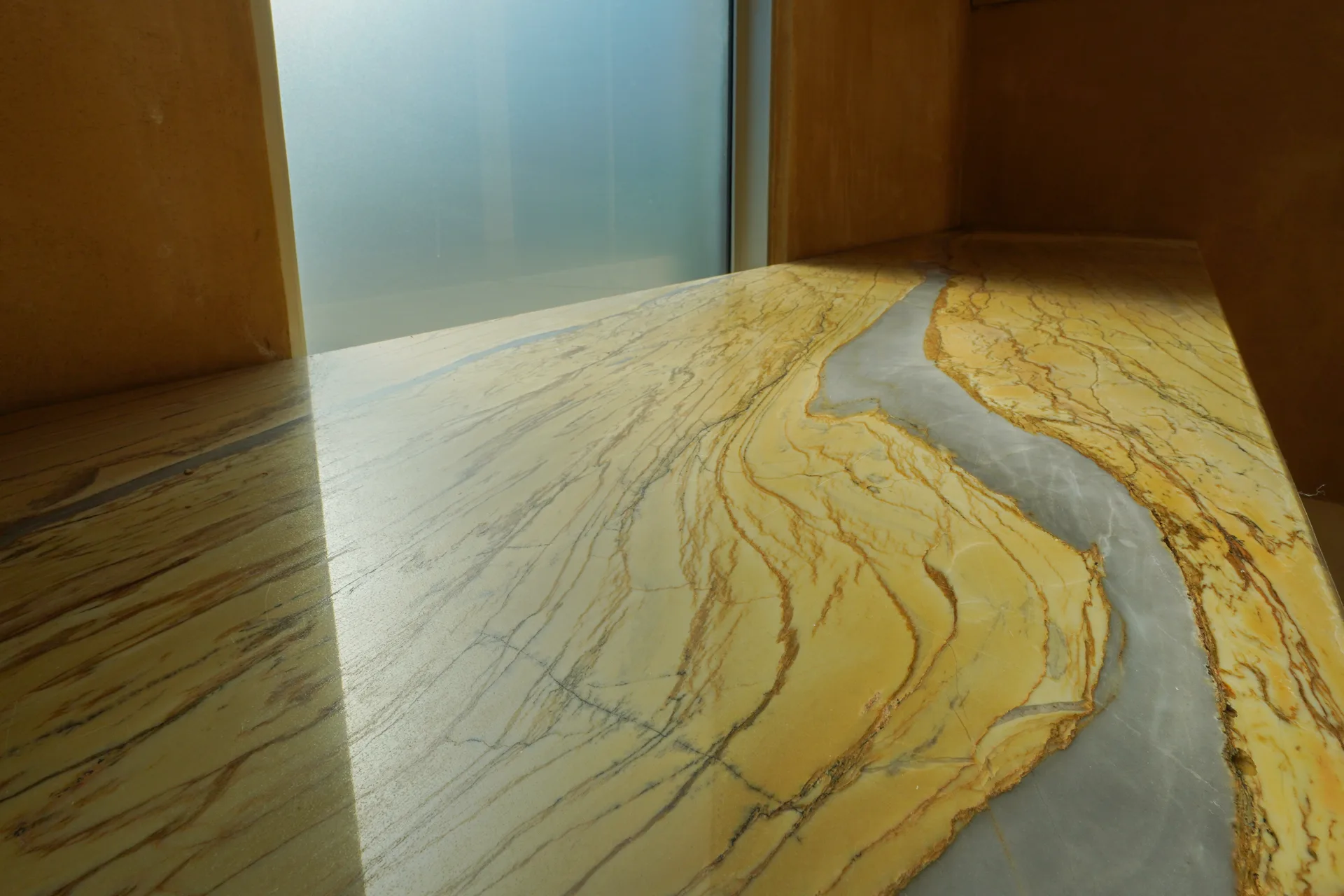 Detail of the veined stone shower bench