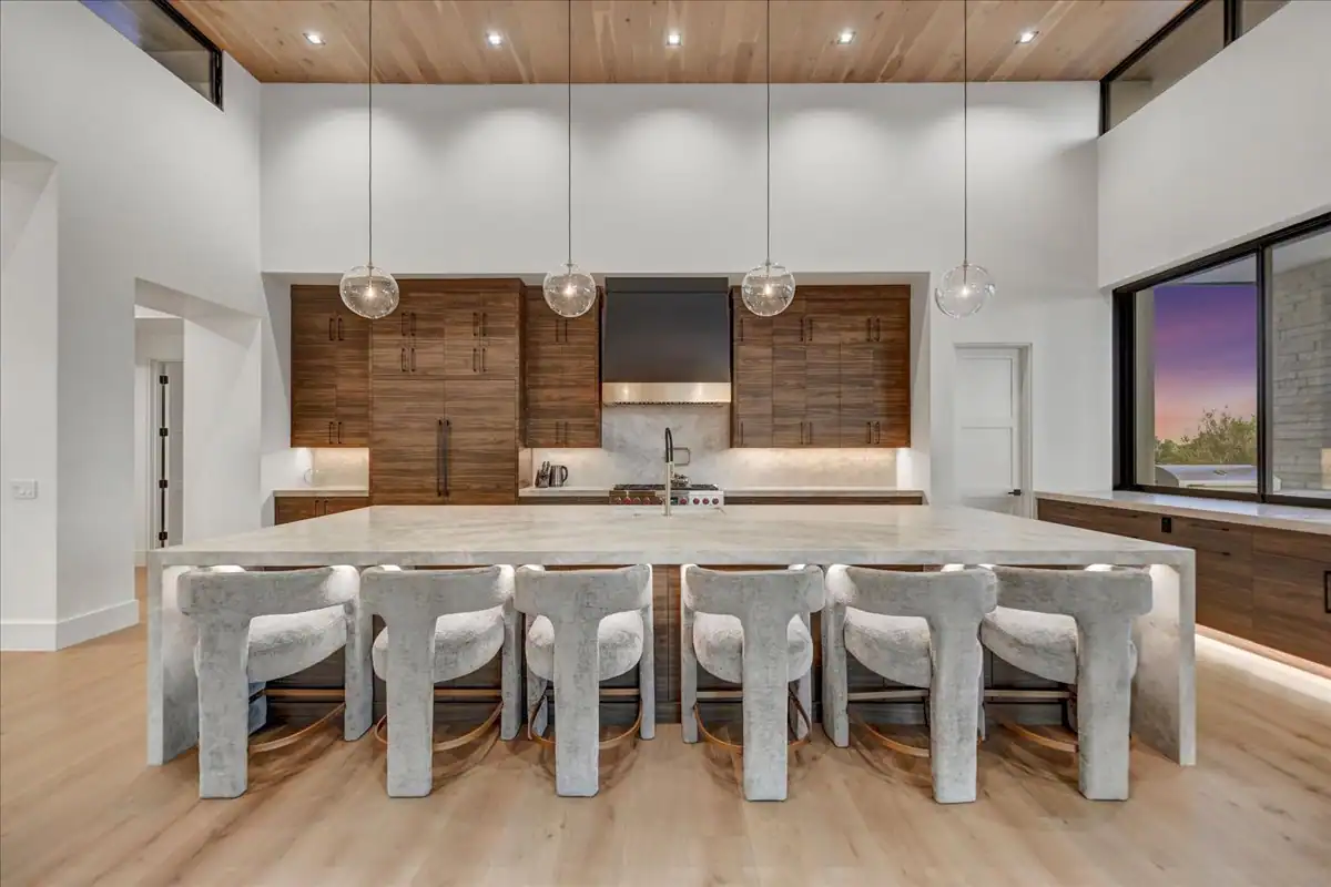 Kitchen sitting area