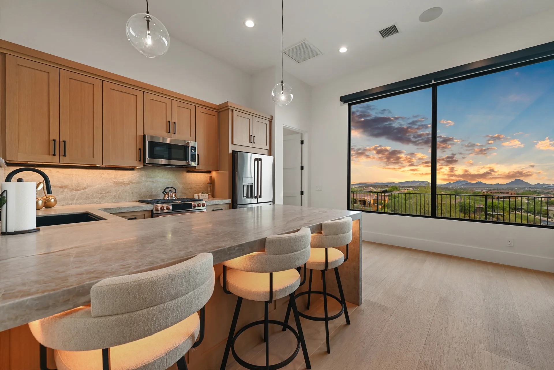 Praiano Way guest kitchen