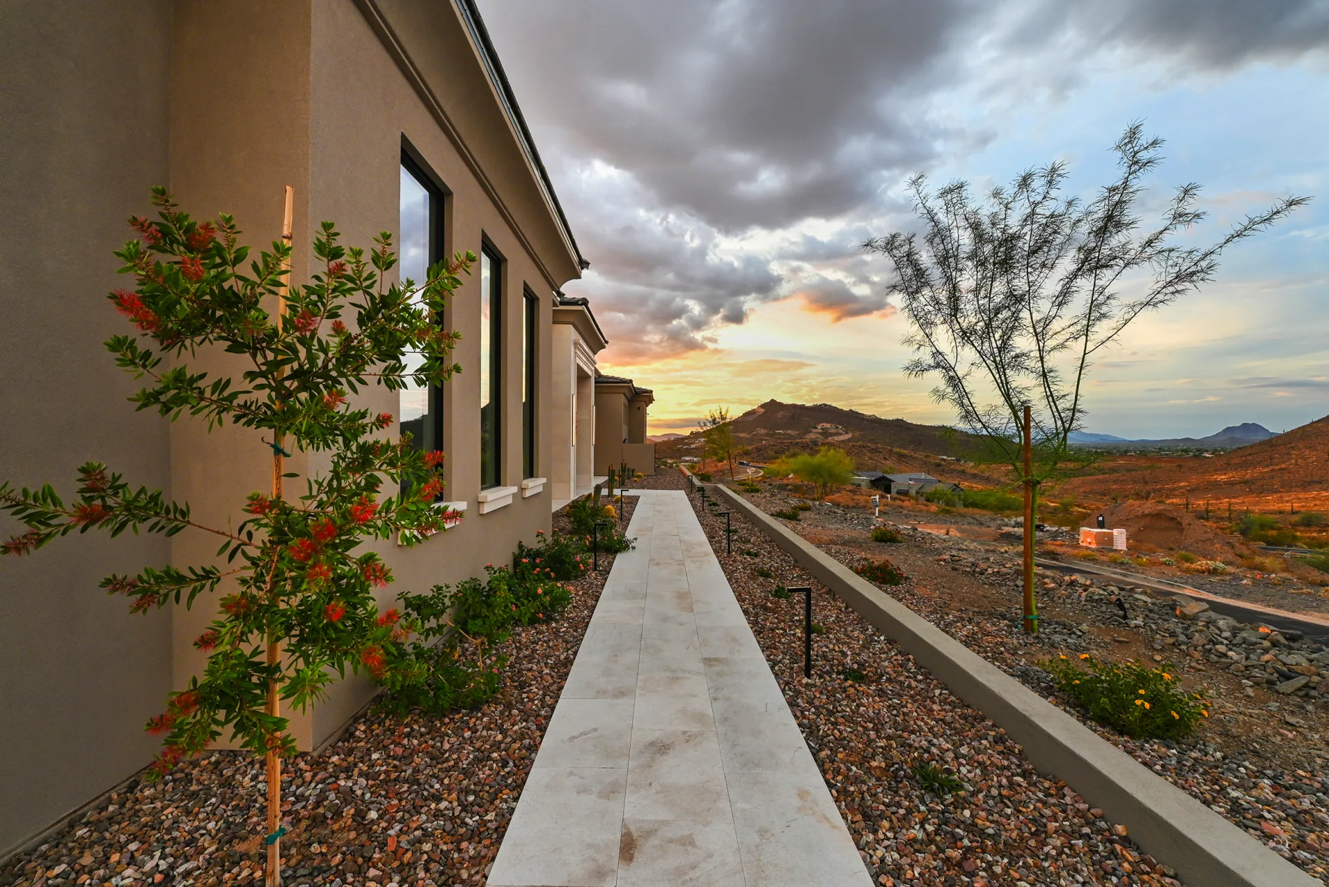 Praiano Way front entry walk