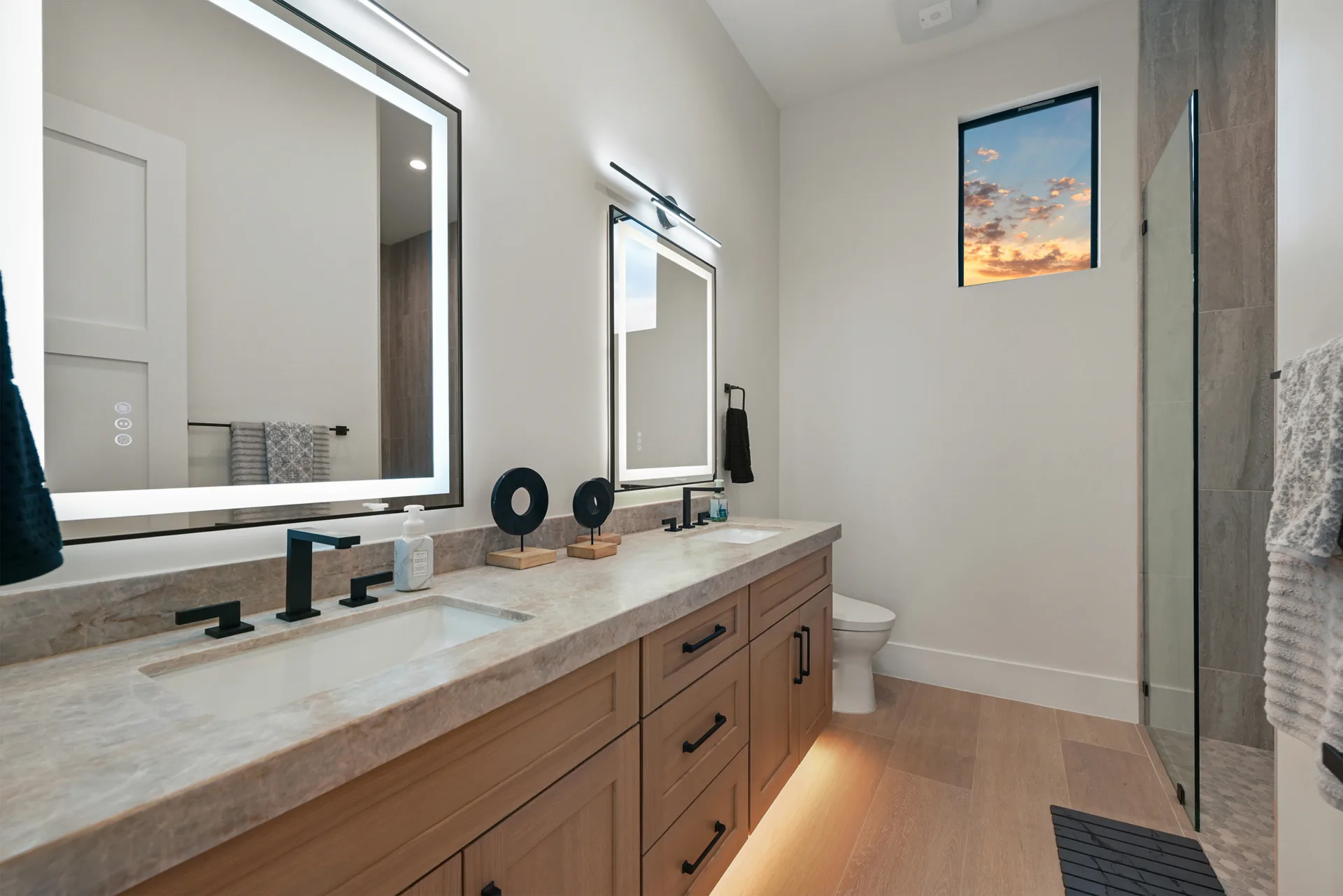 Praiano Way guest bath